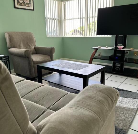 Otel Ocean Front Paradise Resort