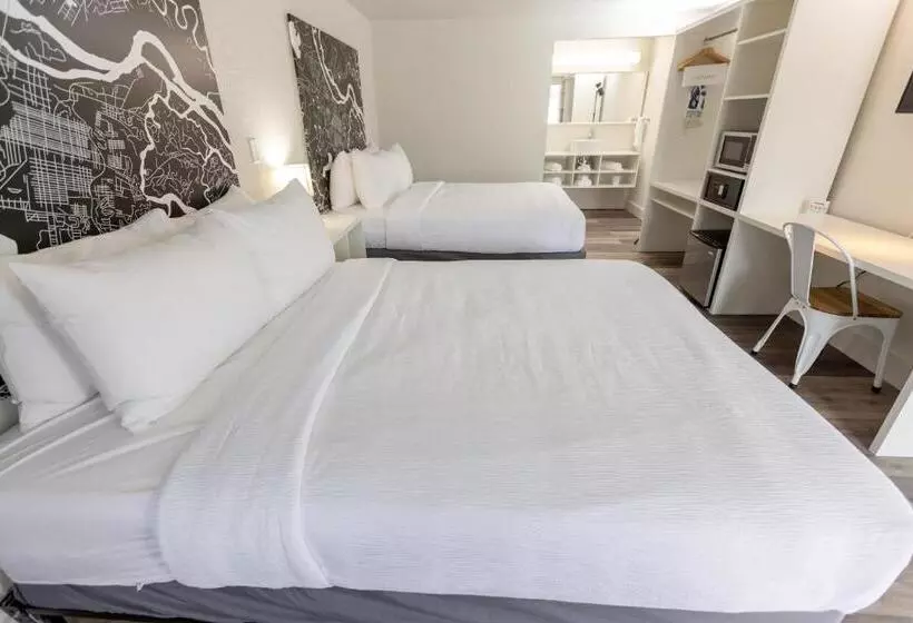 Hotel Oneway Brunswick