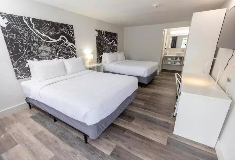 Hotel Oneway Brunswick