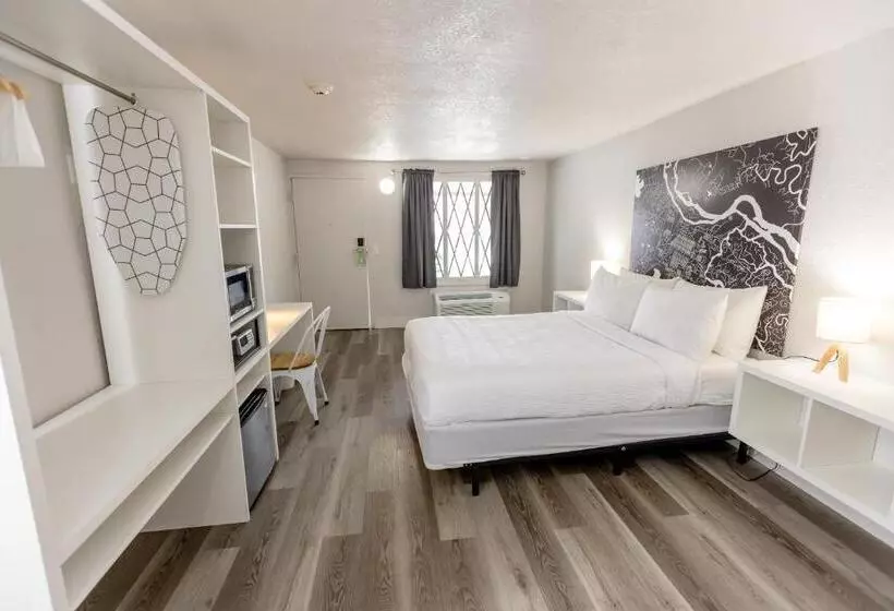 Hotel Oneway Brunswick