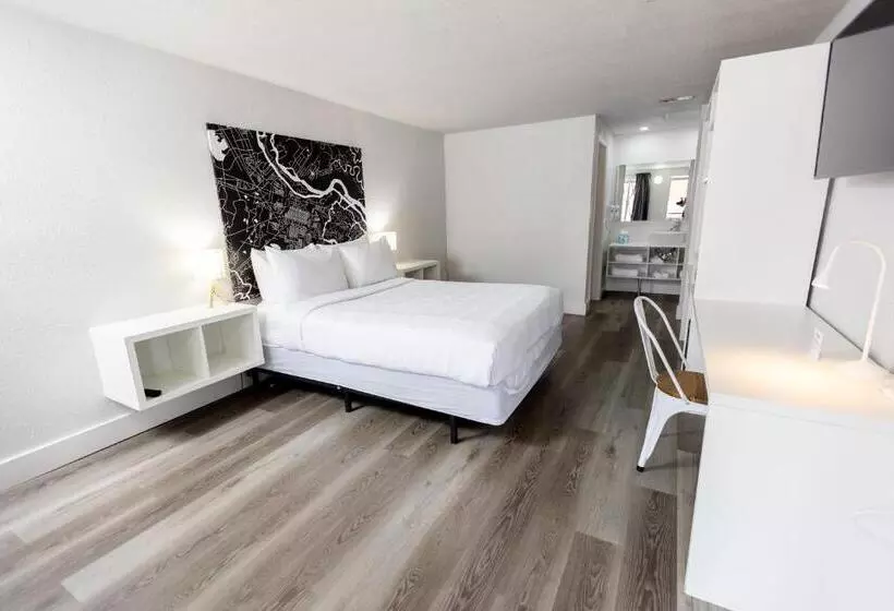 Hotel Oneway Brunswick