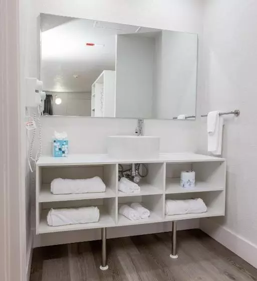 Hotel Oneway Brunswick