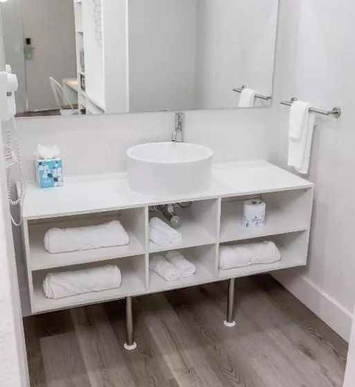 Hotel Oneway Brunswick