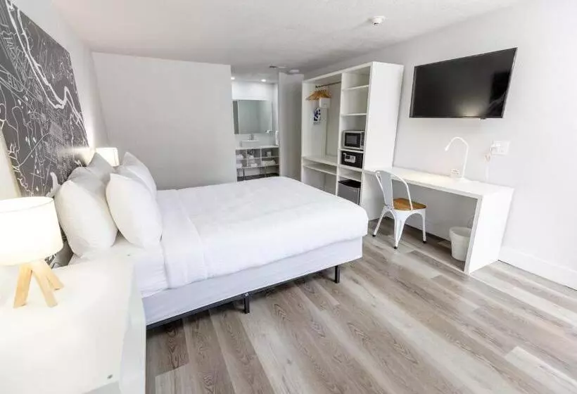Hotel Oneway Brunswick