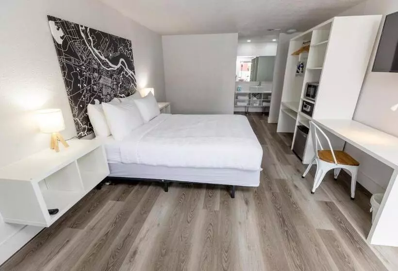 Hotel Oneway Brunswick