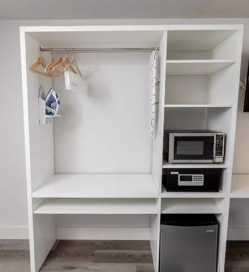 Hotel Oneway Brunswick