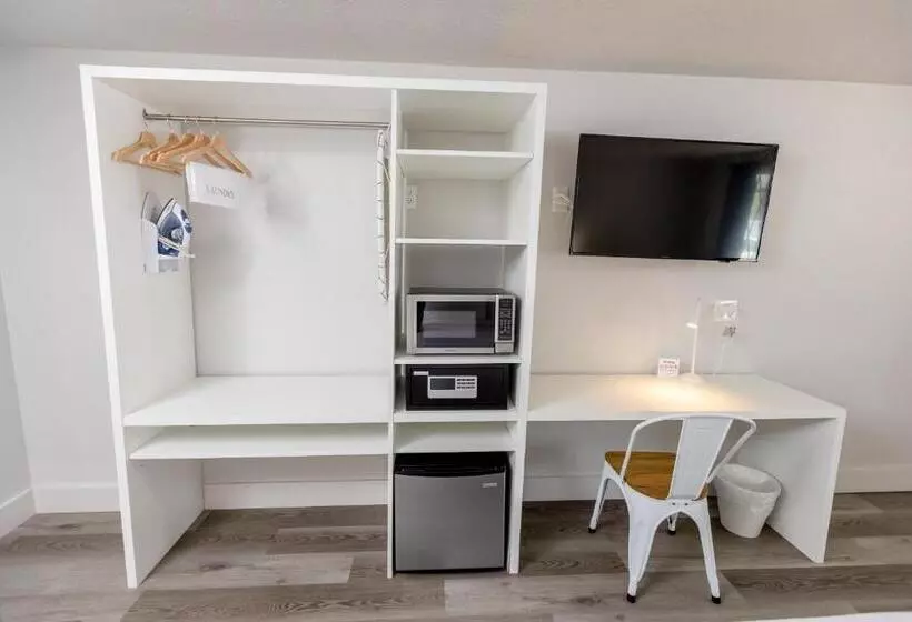 Hotel Oneway Brunswick