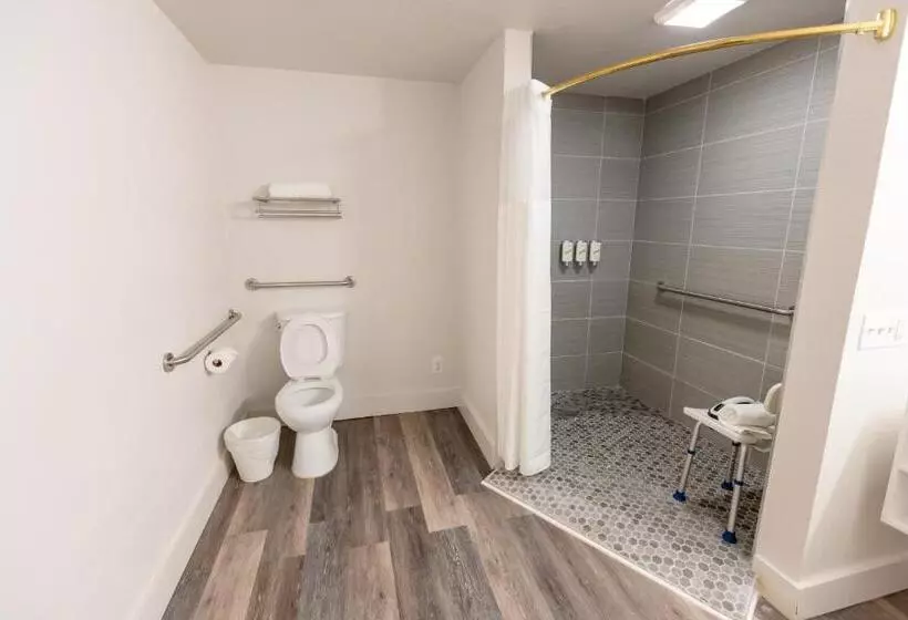 Hotel Oneway Brunswick