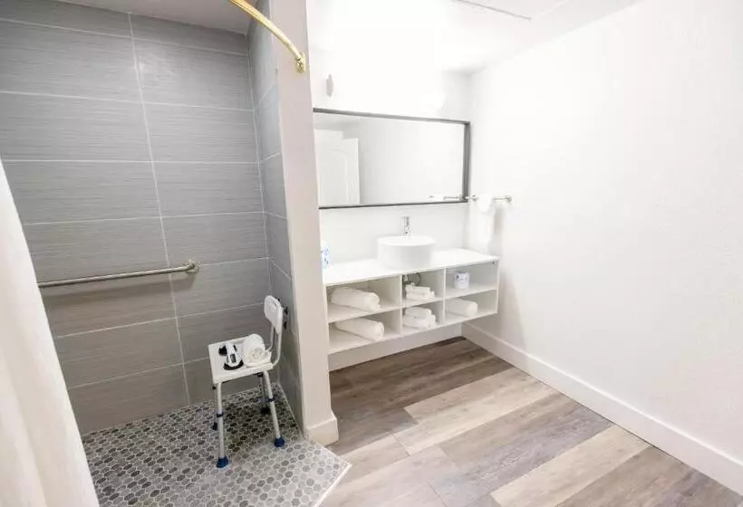 Hotel Oneway Brunswick