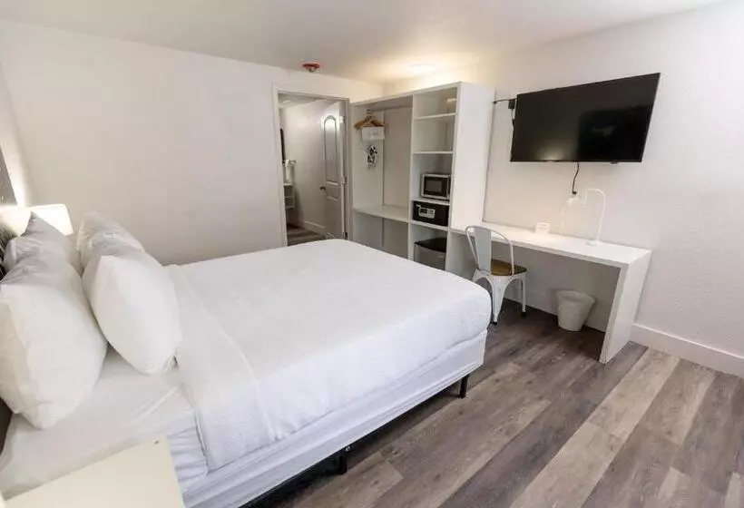 Hotel Oneway Brunswick