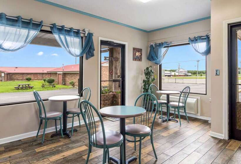 בית מלון כפרי Rodeway Inn