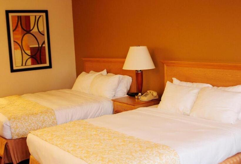 فندق Whispering Hills Inn