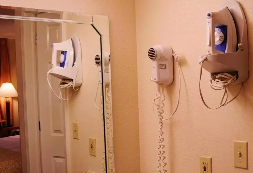 هتل Whispering Hills Inn