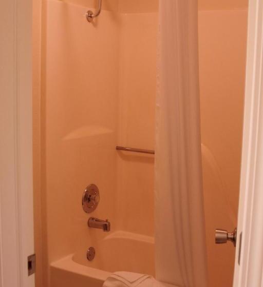 فندق Whispering Hills Inn