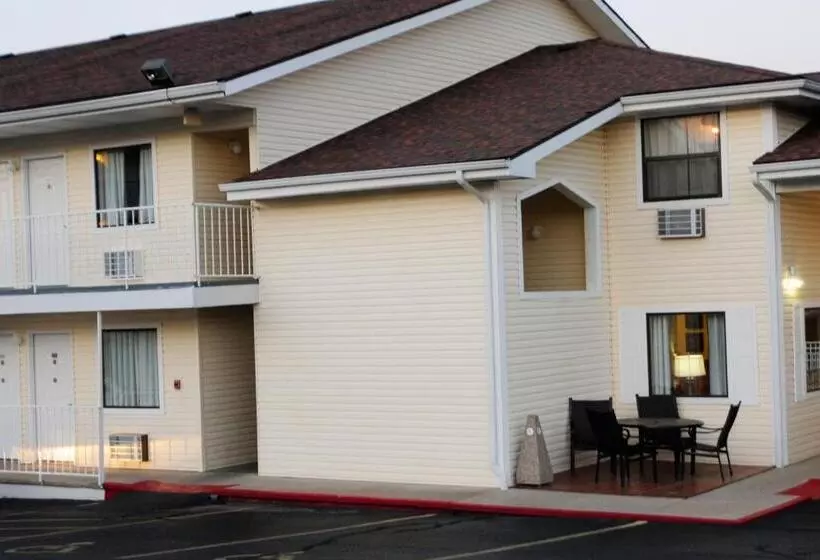 هتل Whispering Hills Inn