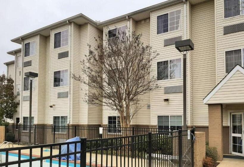 בית מלון כפרי Starkville Inn & Suites