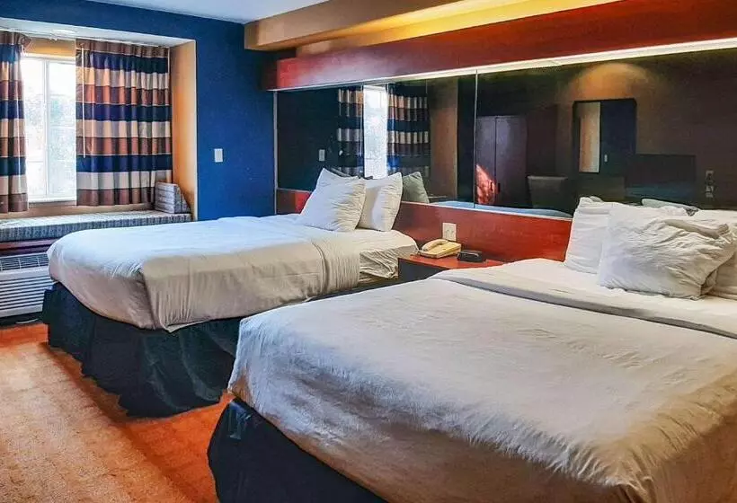 Отель Starkville Inn & Suites