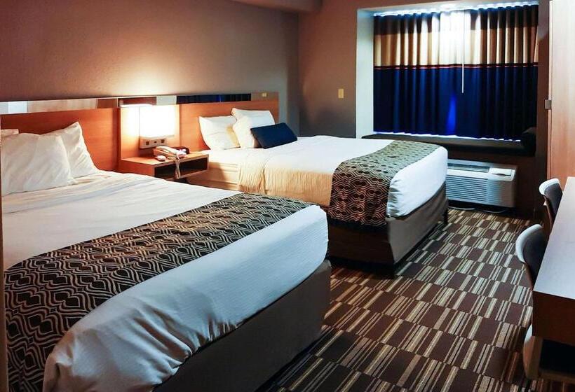 בית מלון כפרי Starkville Inn & Suites