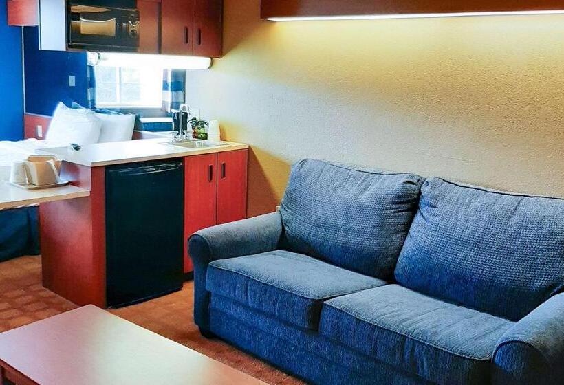 בית מלון כפרי Starkville Inn & Suites