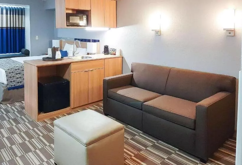 Отель Starkville Inn & Suites