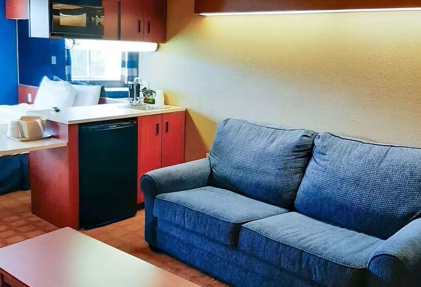 Отель Starkville Inn & Suites