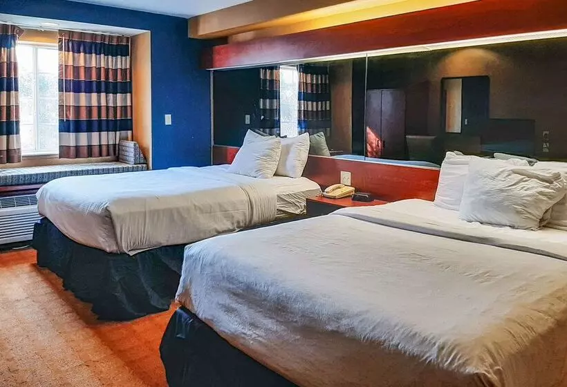 Отель Starkville Inn & Suites