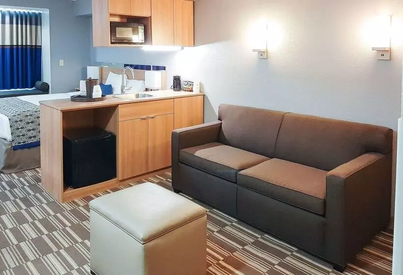 Отель Starkville Inn & Suites