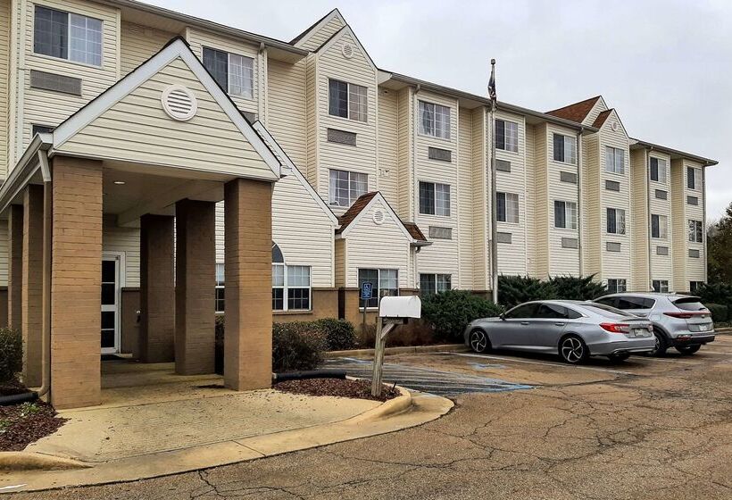 בית מלון כפרי Starkville Inn & Suites