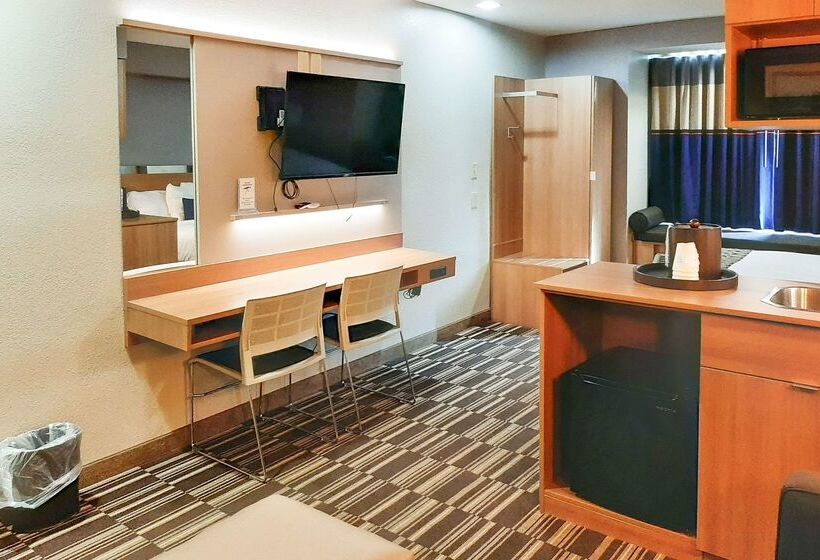 בית מלון כפרי Starkville Inn & Suites