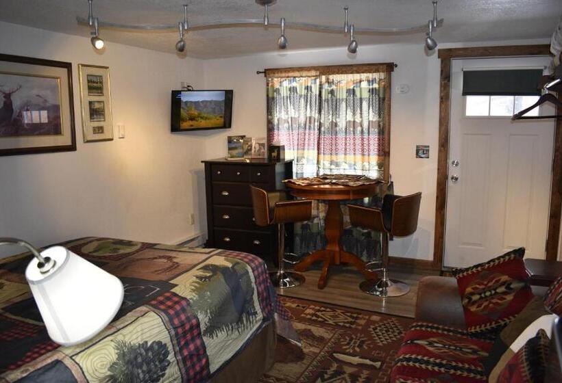 Yellowstone Motel   Adults Only   All Rooms Have Kitchens