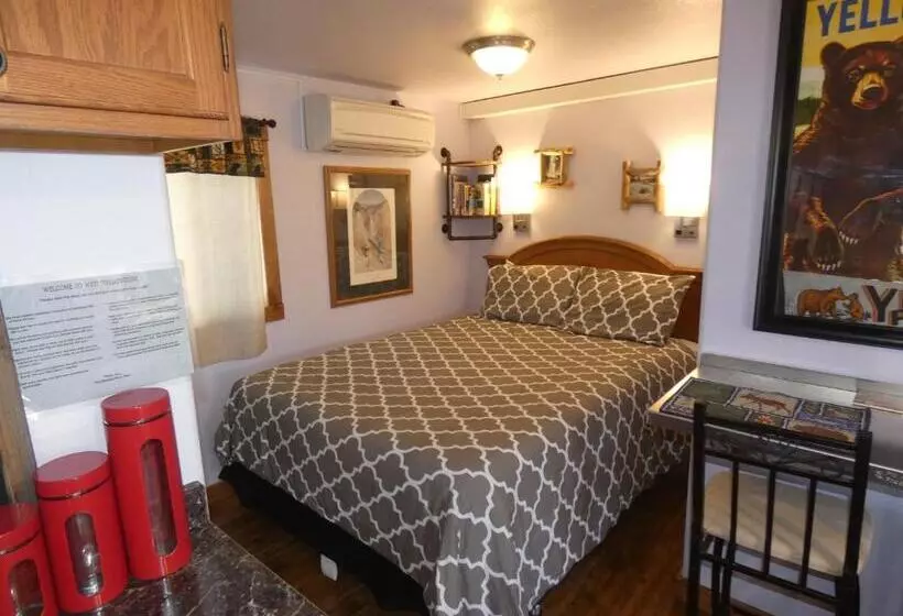 Yellowstone Motel   Adults Only   All Rooms Have Kitchens