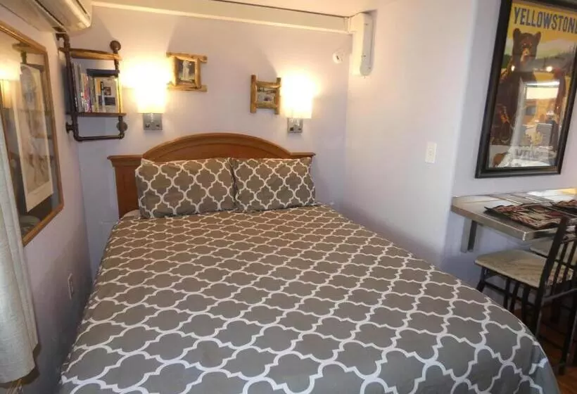 Yellowstone Motel   Adults Only   All Rooms Have Kitchens