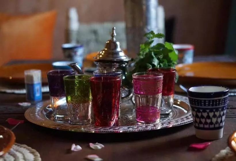 تختخواب و صبحانه Berber Nomad Kasbah