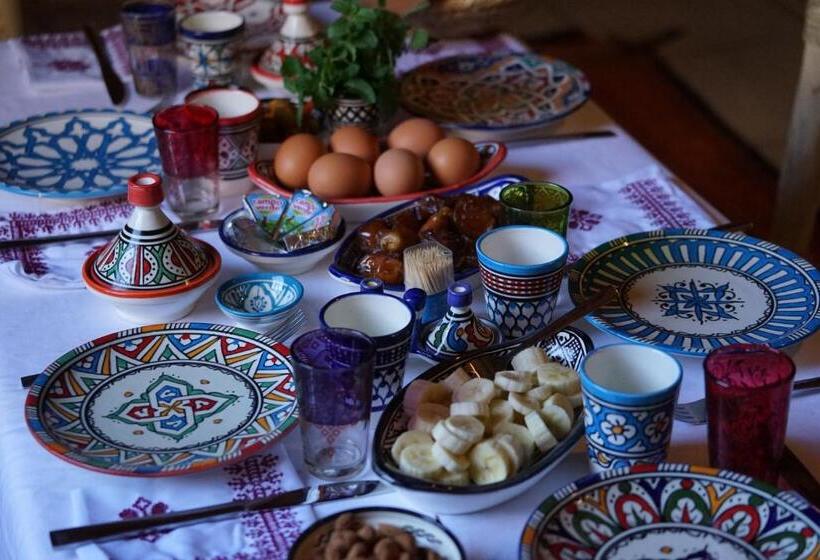 تختخواب و صبحانه Berber Nomad Kasbah