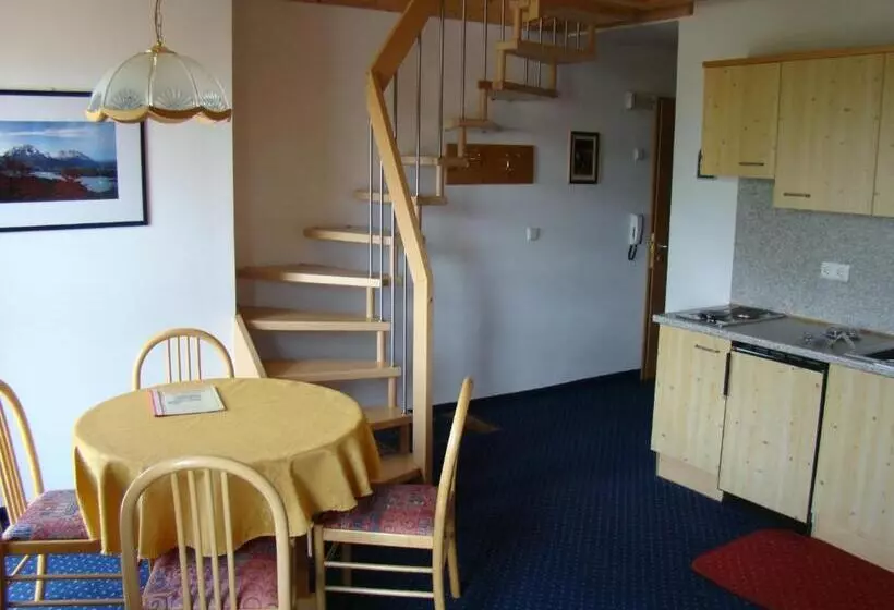 Aamiaismajoitus (B&B) Pension Villa Claudia Augusta