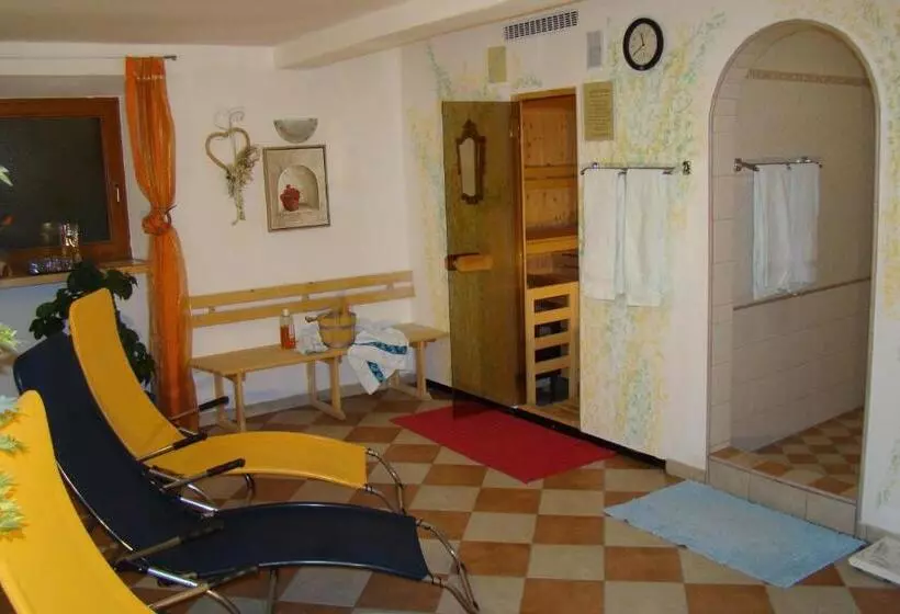 Aamiaismajoitus (B&B) Pension Villa Claudia Augusta
