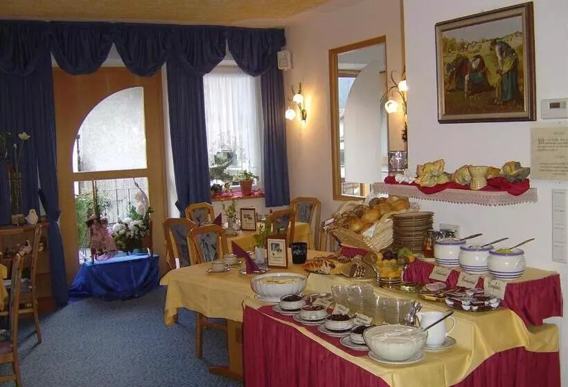 Aamiaismajoitus (B&B) Pension Villa Claudia Augusta