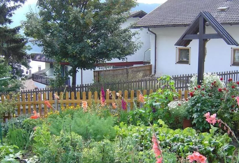 Aamiaismajoitus (B&B) Pension Villa Claudia Augusta