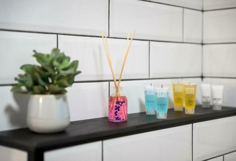 هتل 7 Rooms Suites