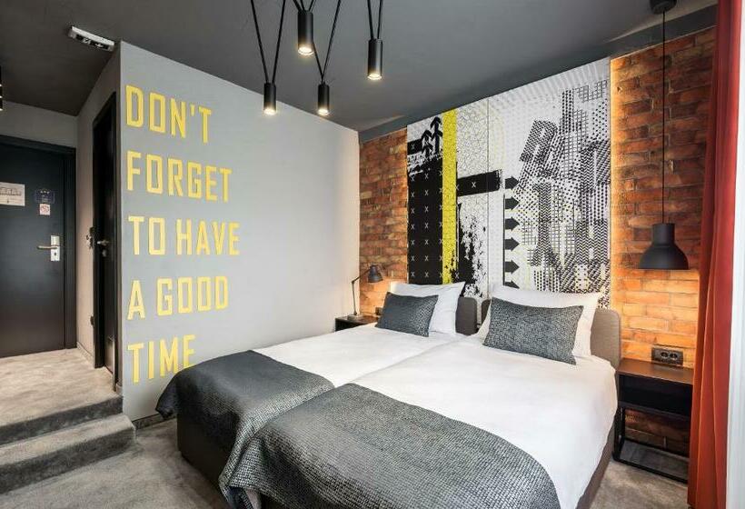 هتل 7 Rooms Suites