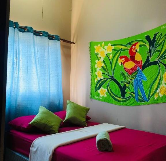 بنسيون Around Juan Santa María