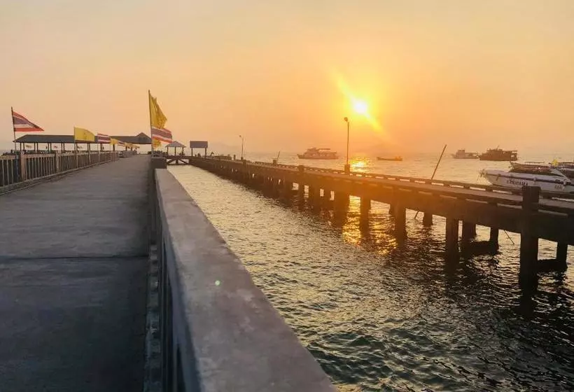 The Best Hostel Koh Payam