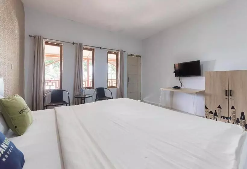 Urbanview Hotel D Pineapple Villa Ciater By Reddoorz