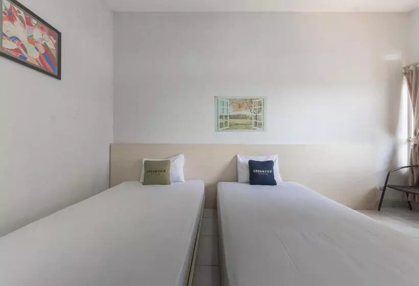 Urbanview Hotel D Pineapple Villa Ciater By Reddoorz