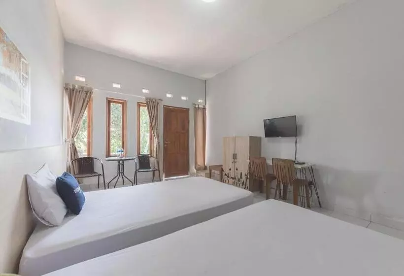 Urbanview Hotel D Pineapple Villa Ciater By Reddoorz
