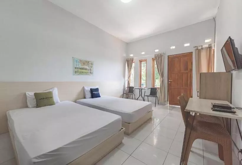 Urbanview Hotel D Pineapple Villa Ciater By Reddoorz
