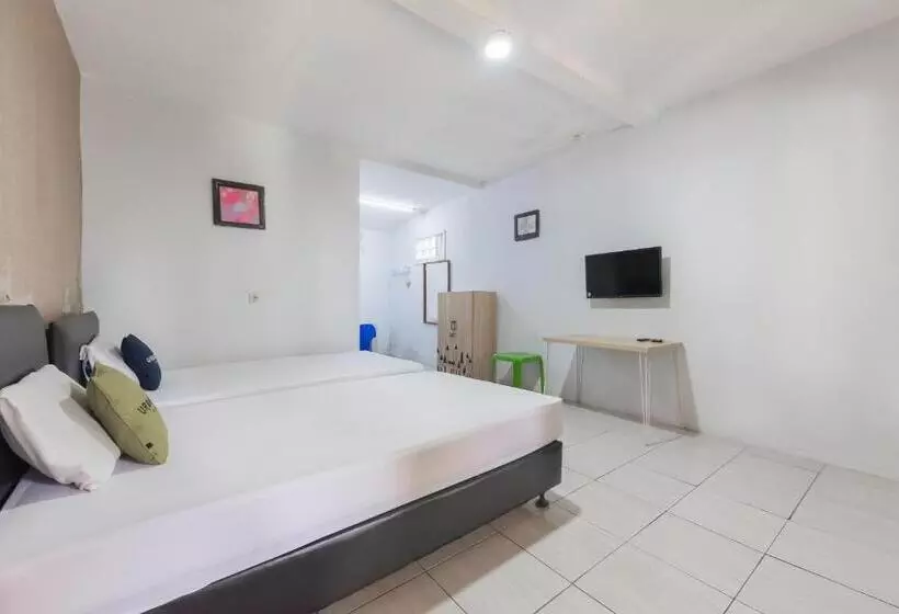 Urbanview Hotel D Pineapple Villa Ciater By Reddoorz