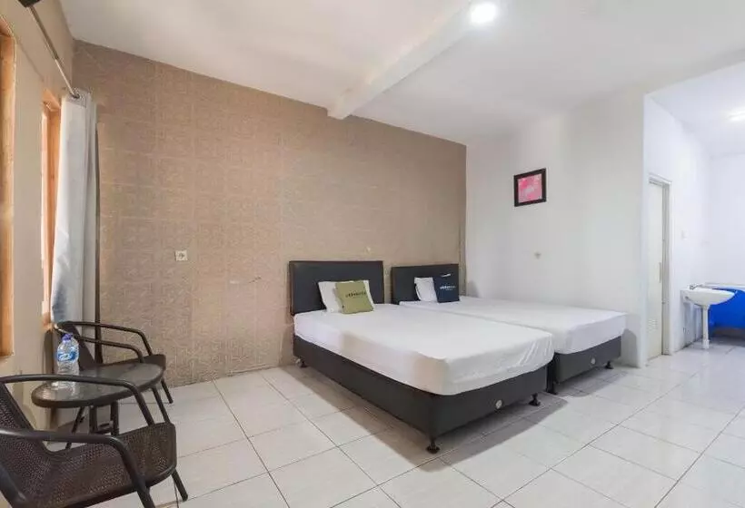 Urbanview Hotel D Pineapple Villa Ciater By Reddoorz
