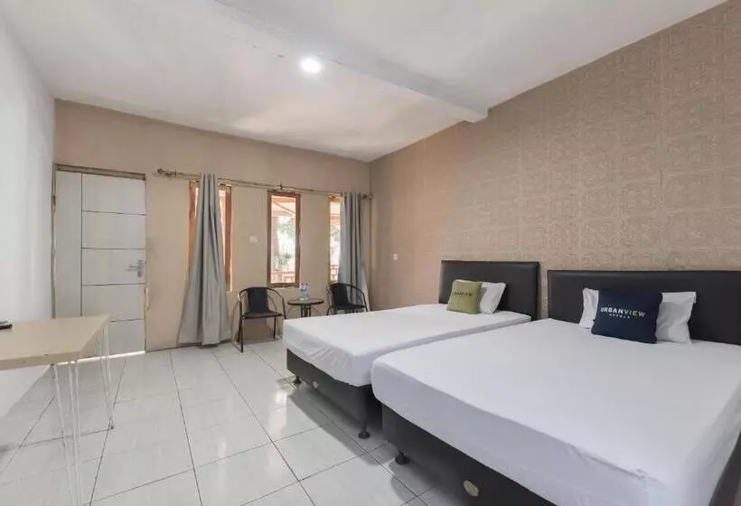 Urbanview Hotel D Pineapple Villa Ciater By Reddoorz