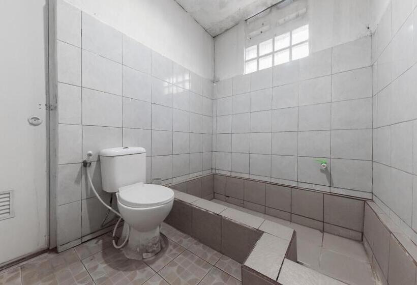 Urbanview Hotel D Pineapple Villa Ciater By Reddoorz